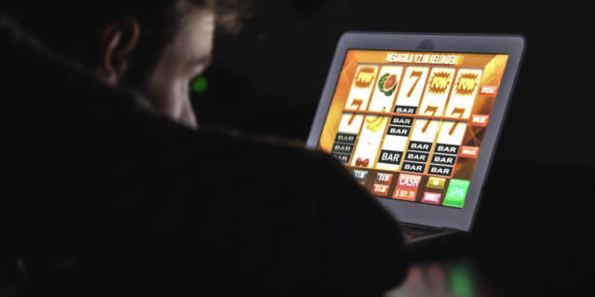 The Psychology of Online Gambling: How Bonuses Influence Player Behavior and Decision Making
